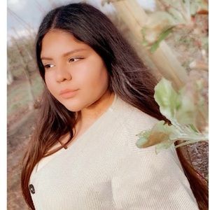 Hey I’m Ariadnne a 18 year old who loves fashion❗️